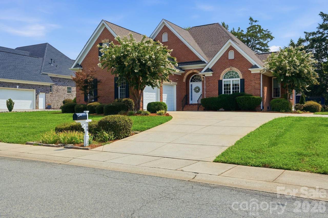 708 King Fredrick Lane - Photo 1