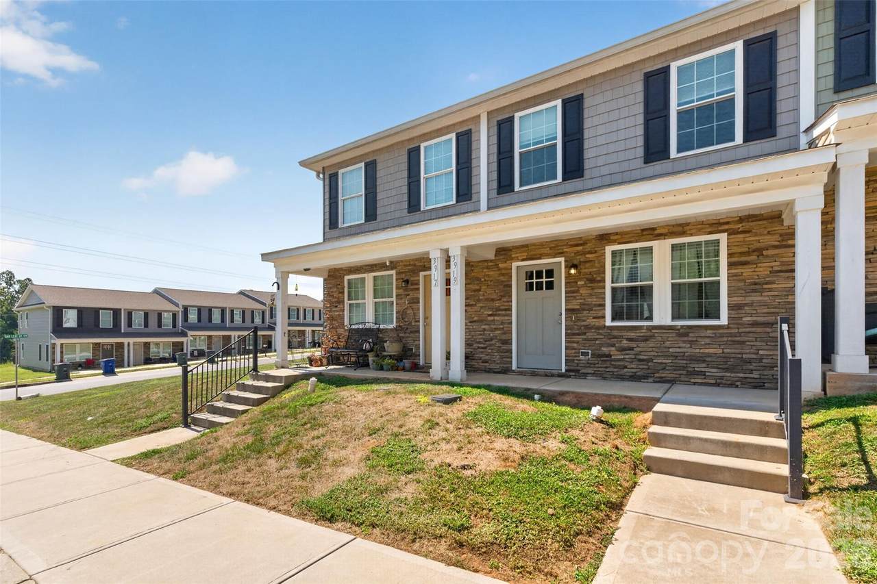 3919 Hemingway Drive - Photo 1
