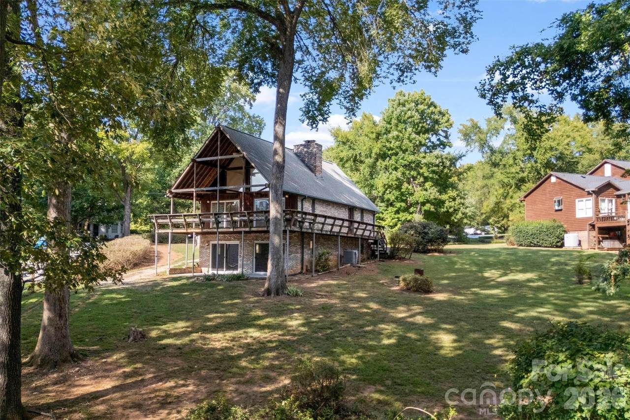 131 Baywatch Drive - Photo 1