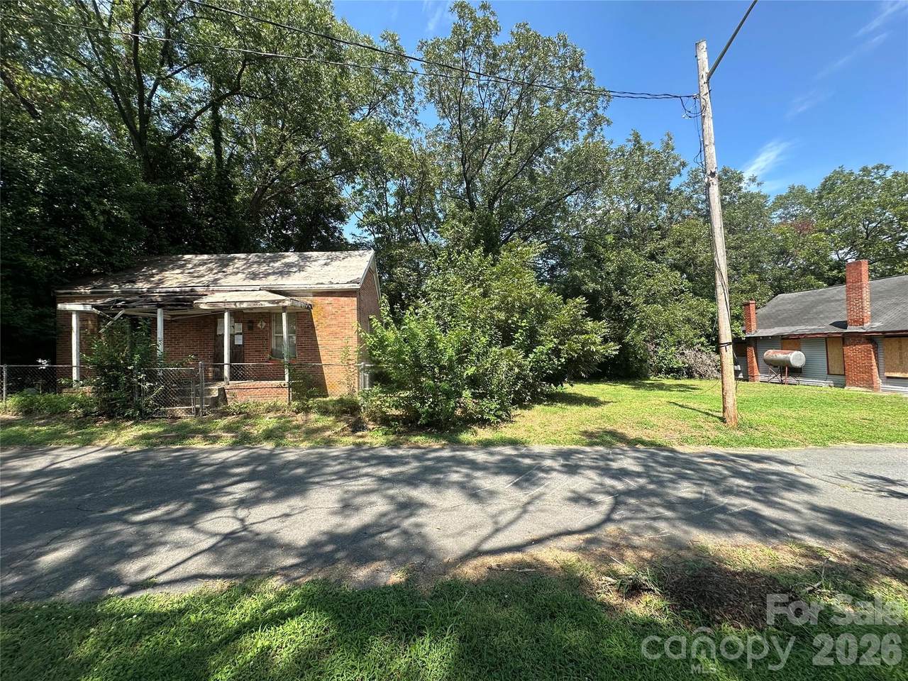 806 Gordon Street - Photo 1