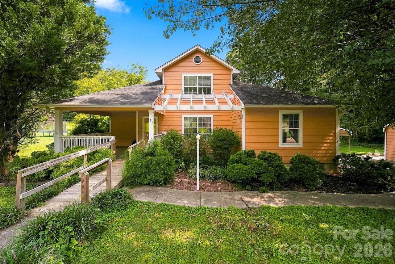 717 2nd Street Place - Photo 1