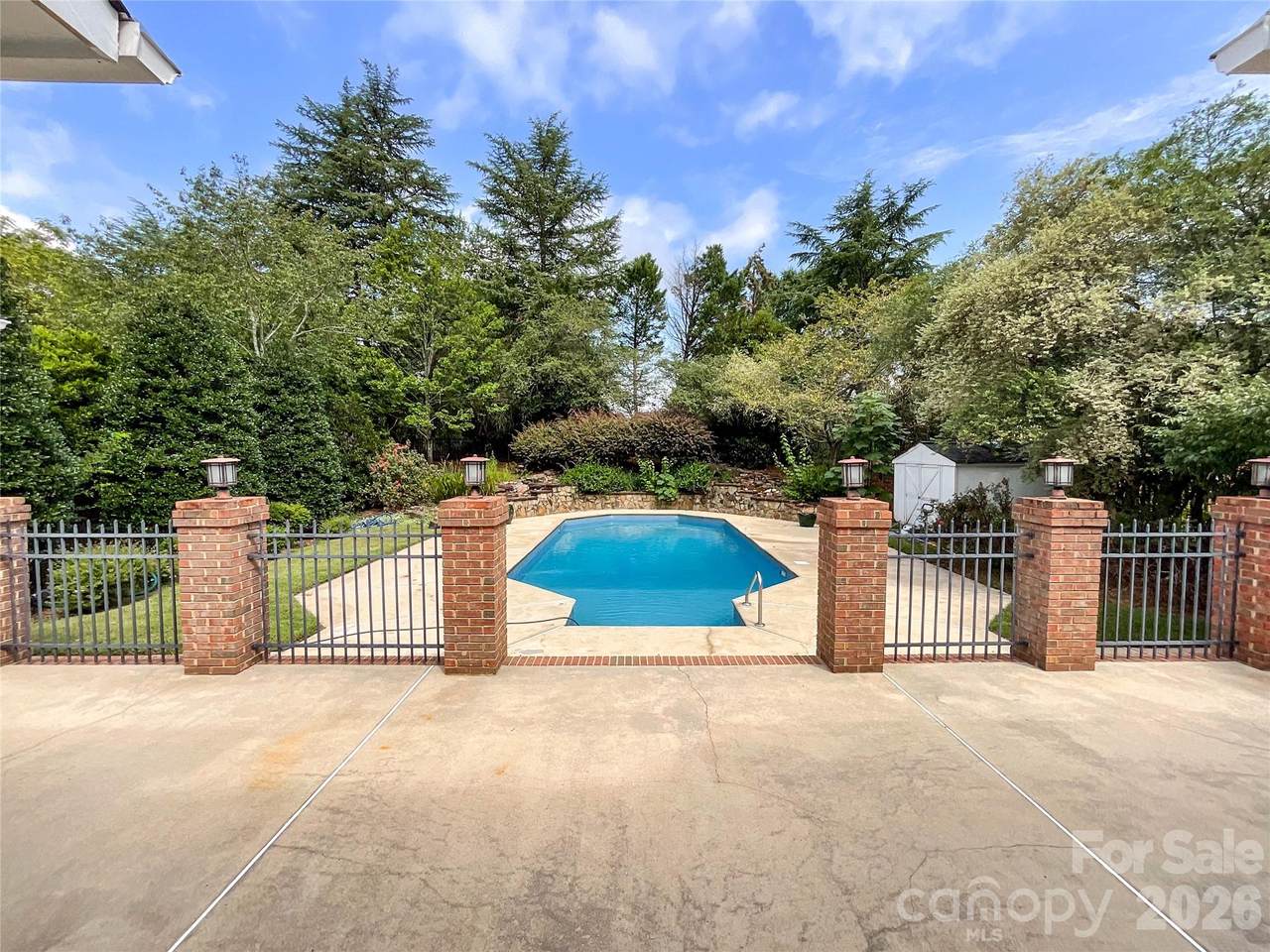 7000 Royce Court - Photo 1