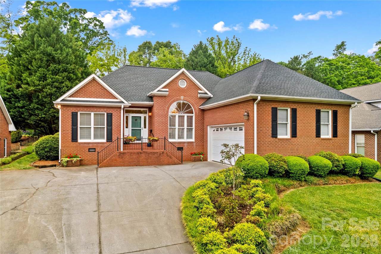 943 Argyle Court - Photo 1