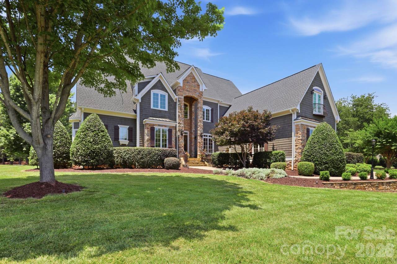 161 Cape Cod Way - Photo 1