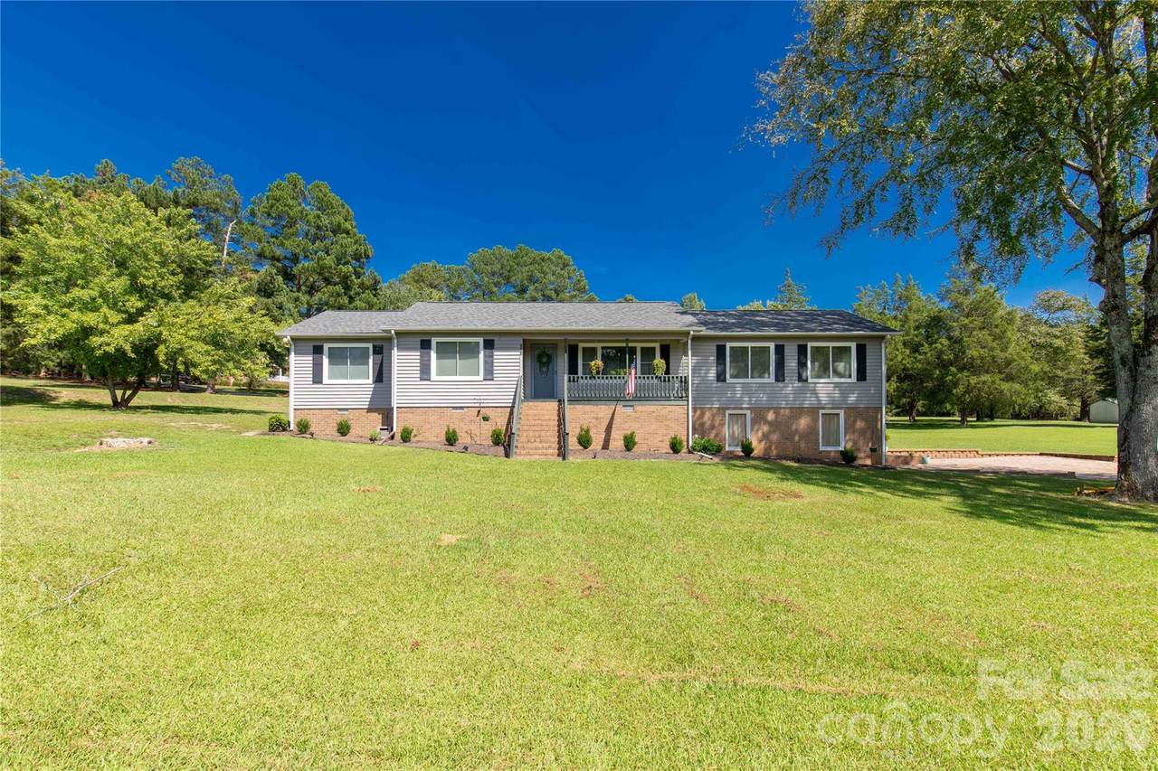 1009 Hollow Road - Photo 1