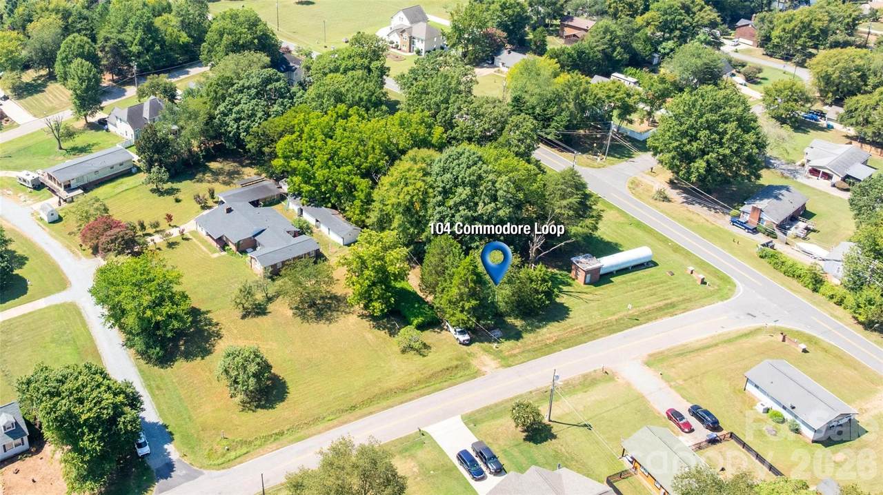 104 Commodore Loop - Photo 1