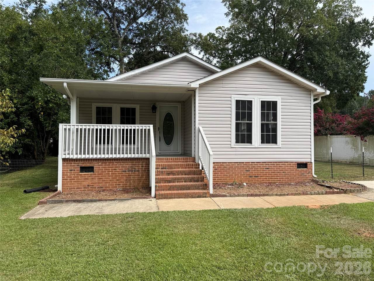 153 Loomis Street - Photo 1