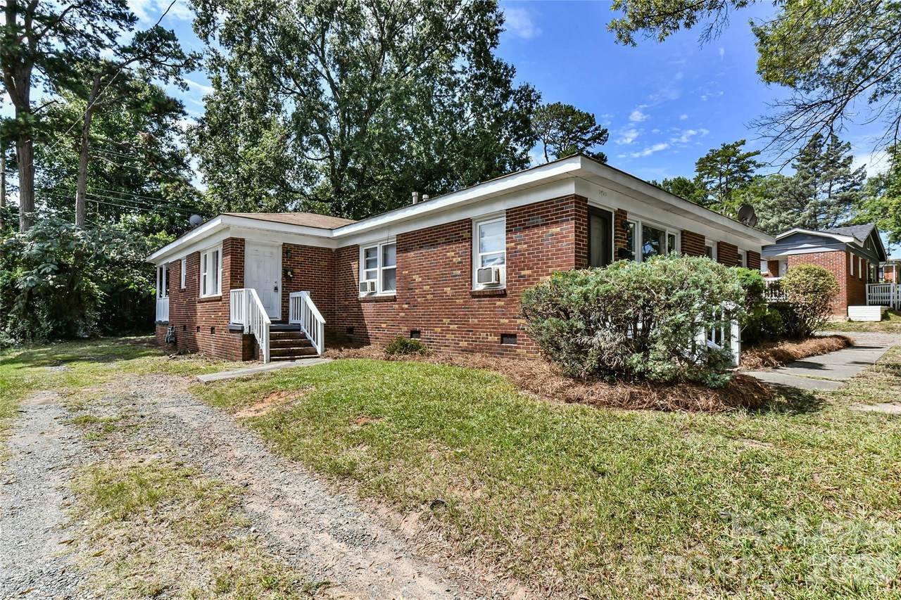 3429 Meredith Avenue - Photo 1