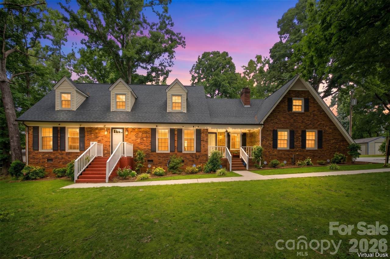 709 Woodside Drive - Photo 1