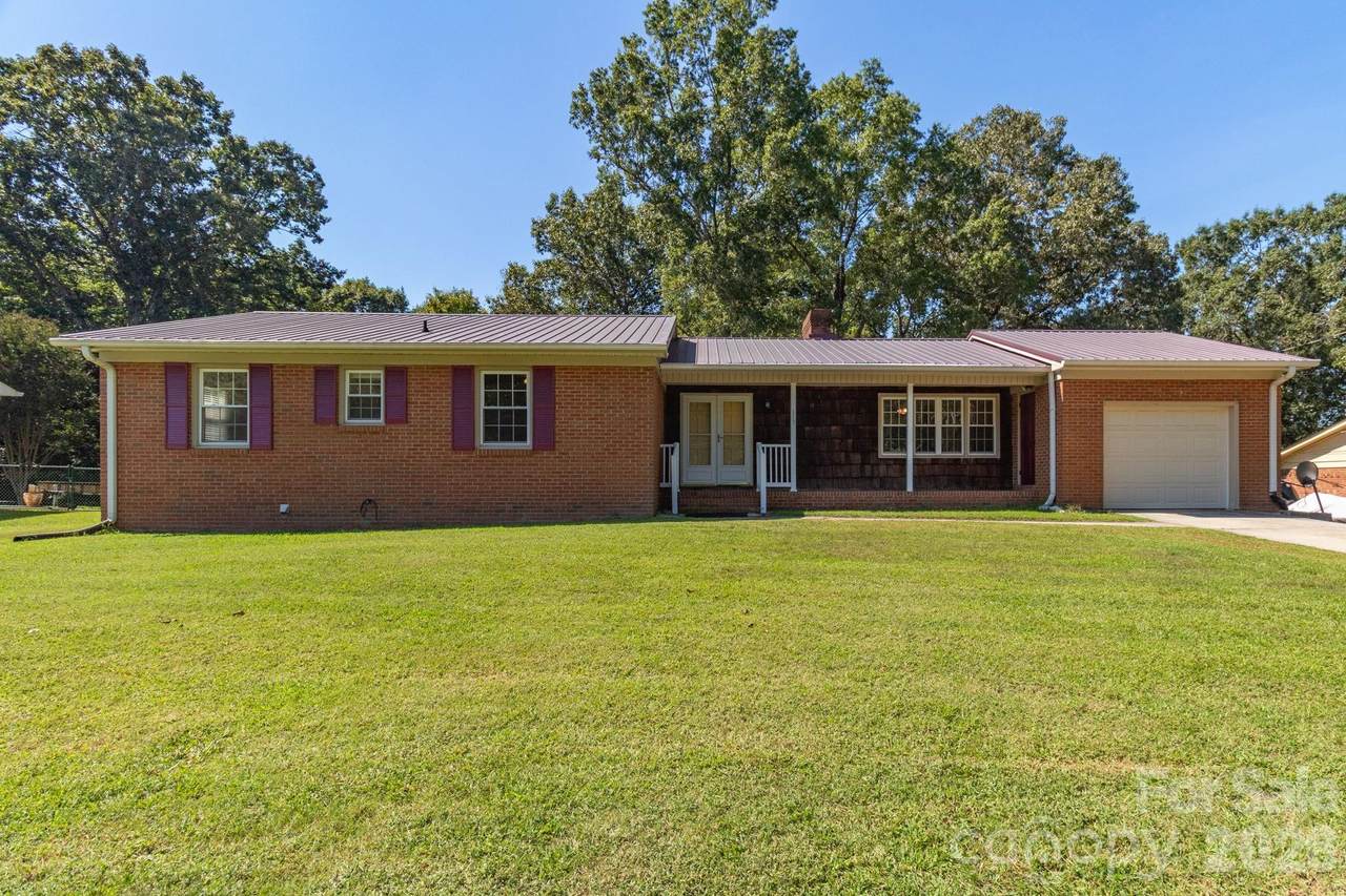 115 Monroe Drive - Photo 1