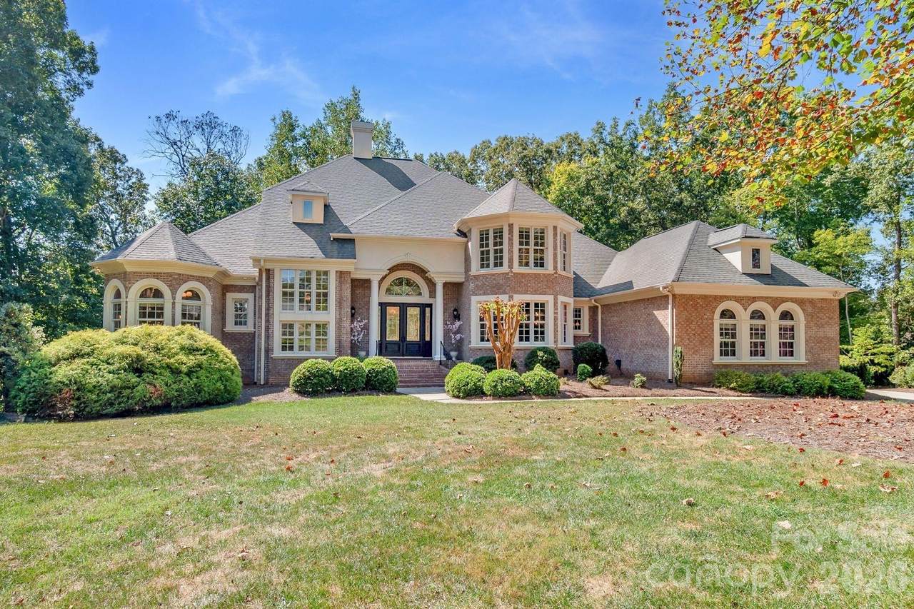 6052 Oxfordshire Road - Photo 1