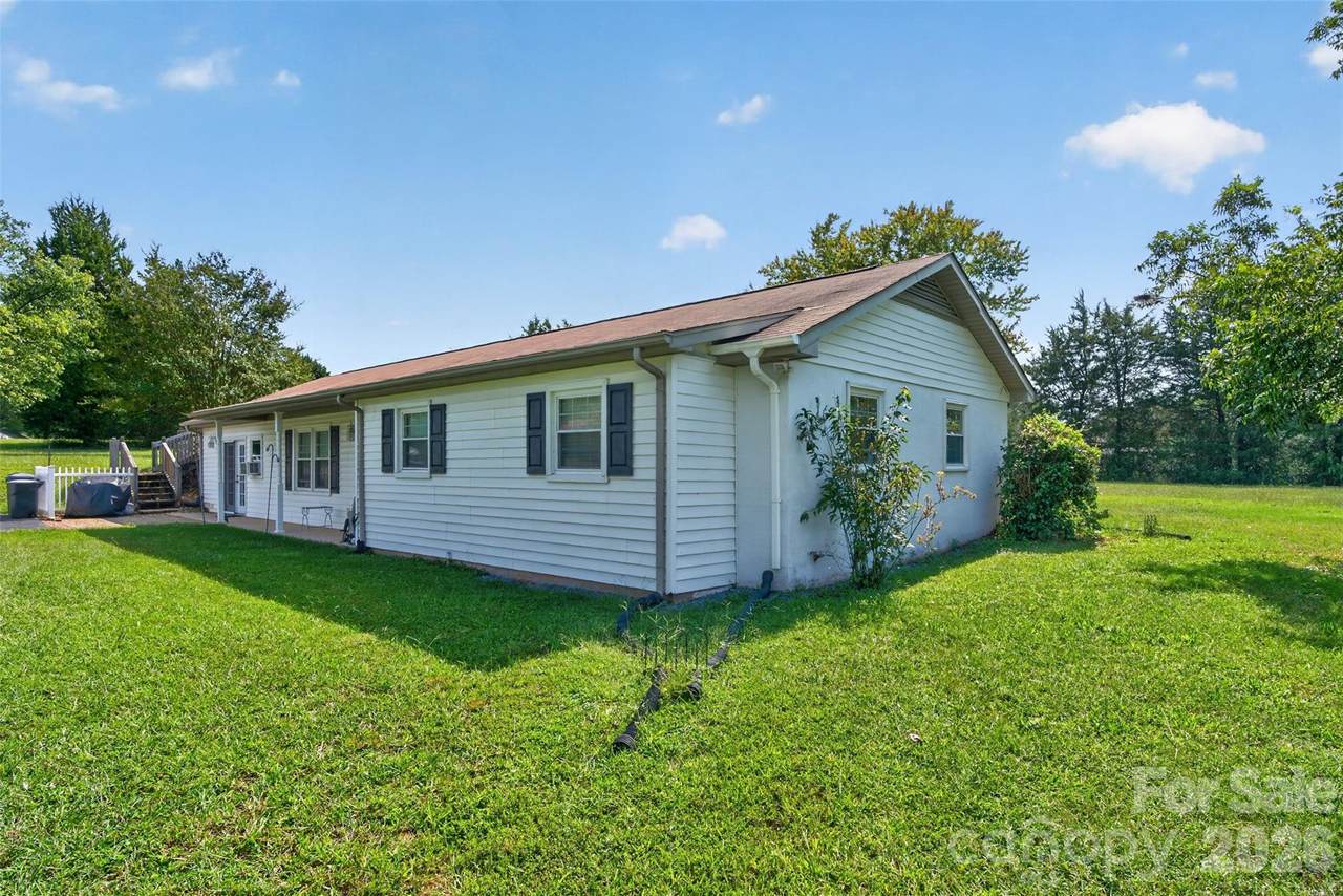201 Cedarcrest Drive - Photo 1