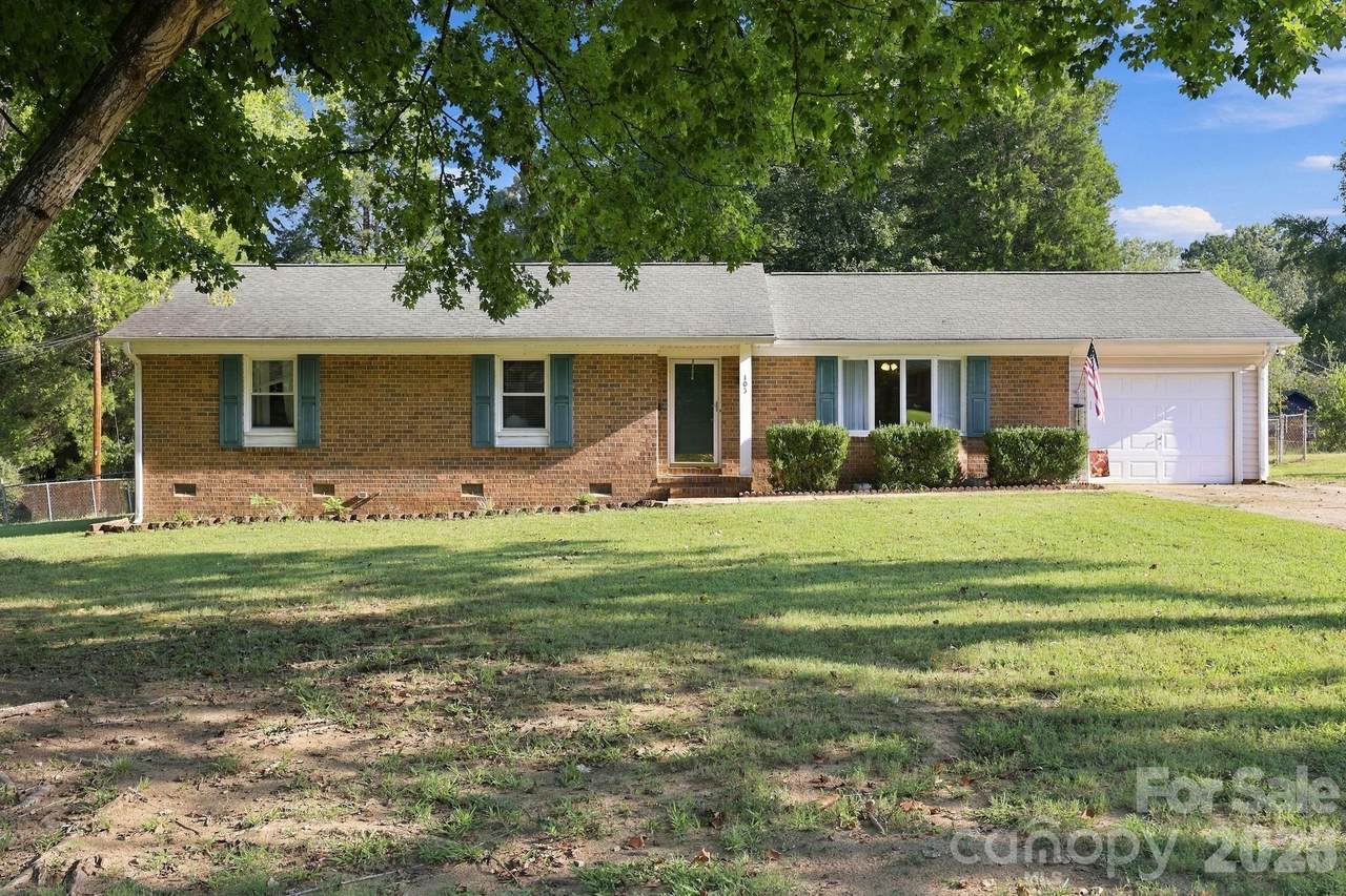 105 Stoneybrook Road - Photo 1