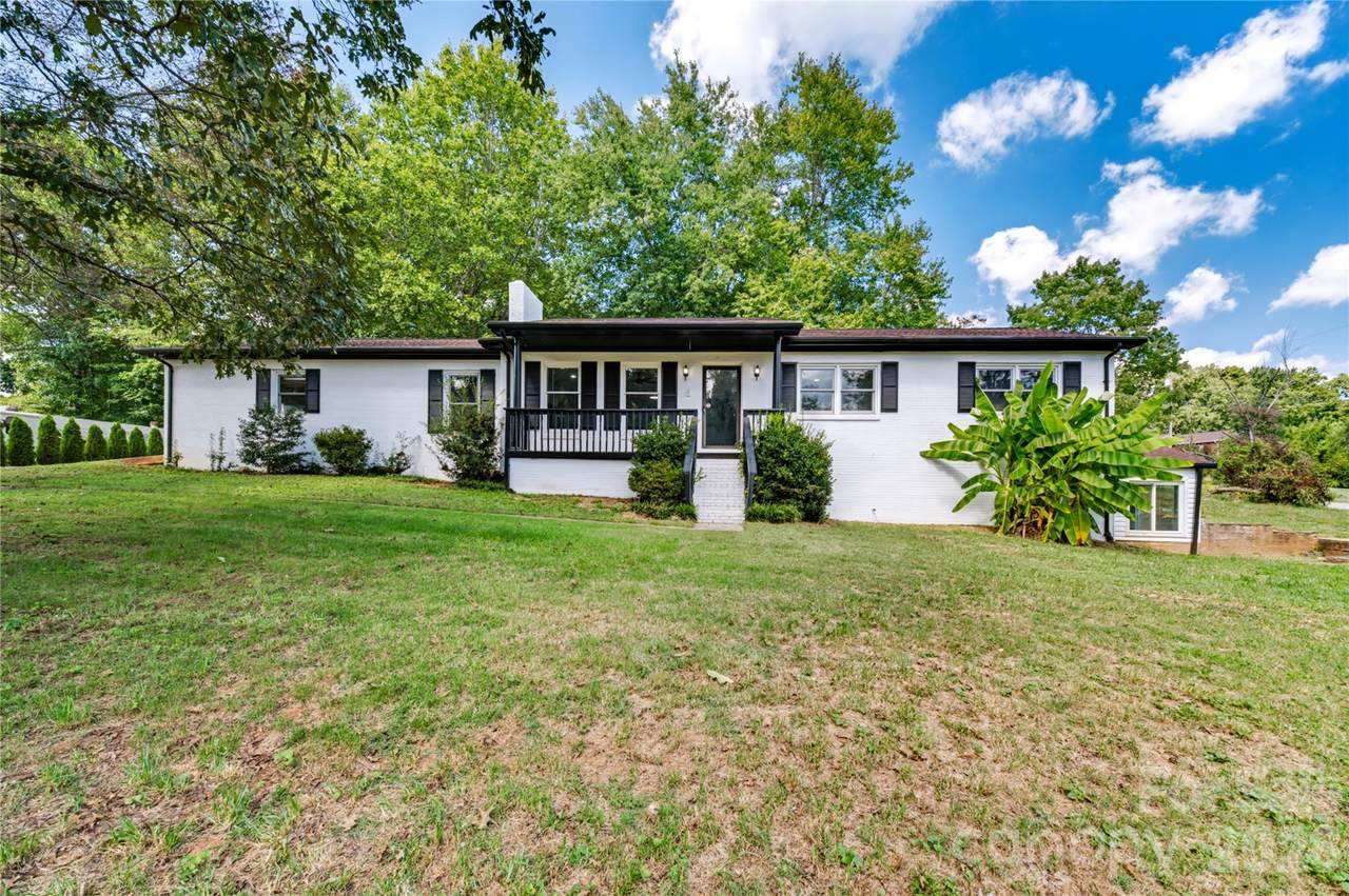 2537 Brentwood Circle - Photo 1