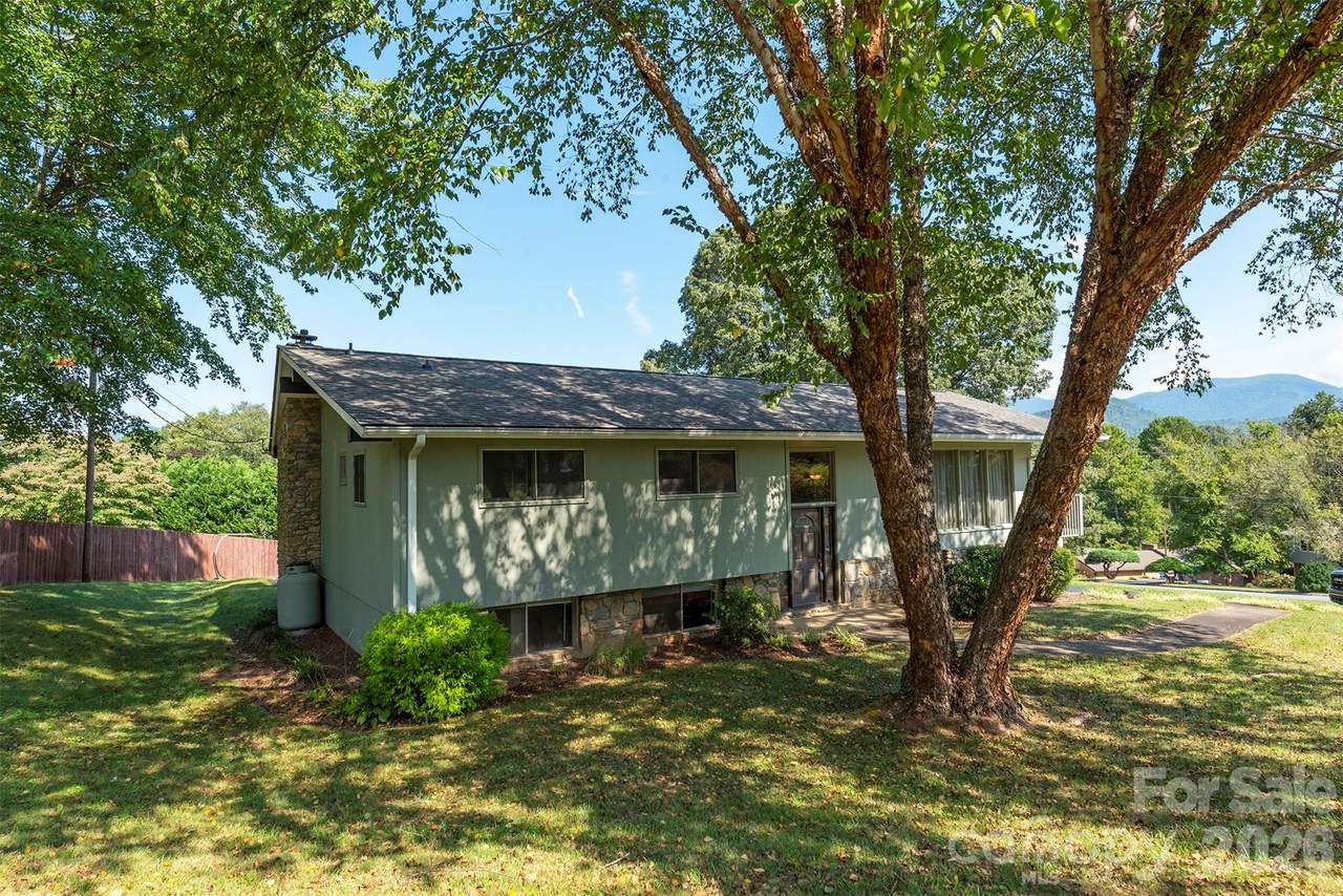127 College Circle - Photo 1