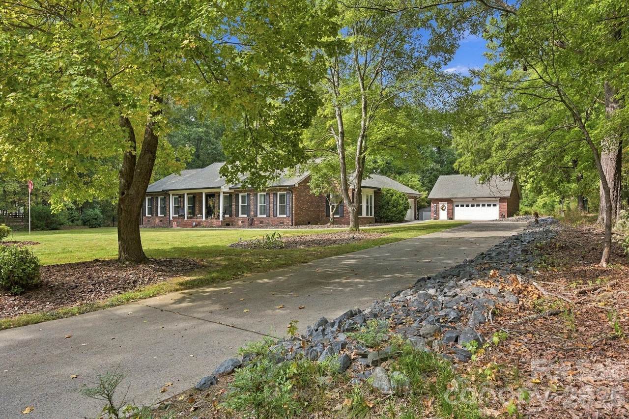 1734 Bellamy Circle - Photo 1