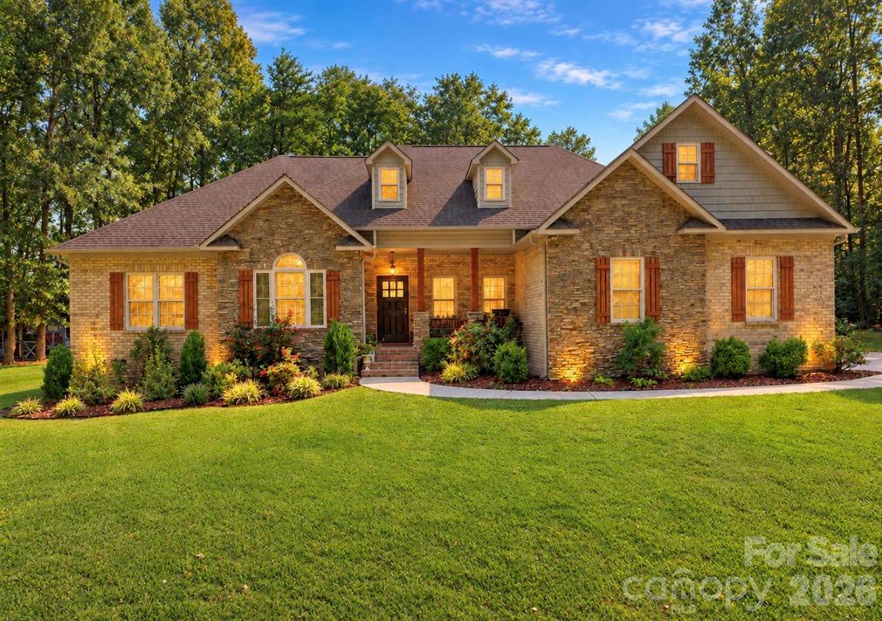 320 Hidden Oaks Drive - Photo 1