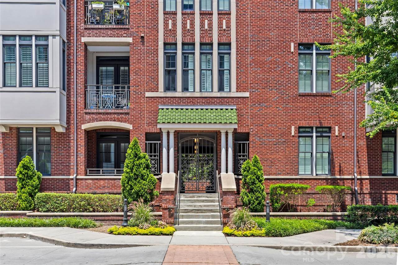 2810 Selwyn Avenue - Photo 1