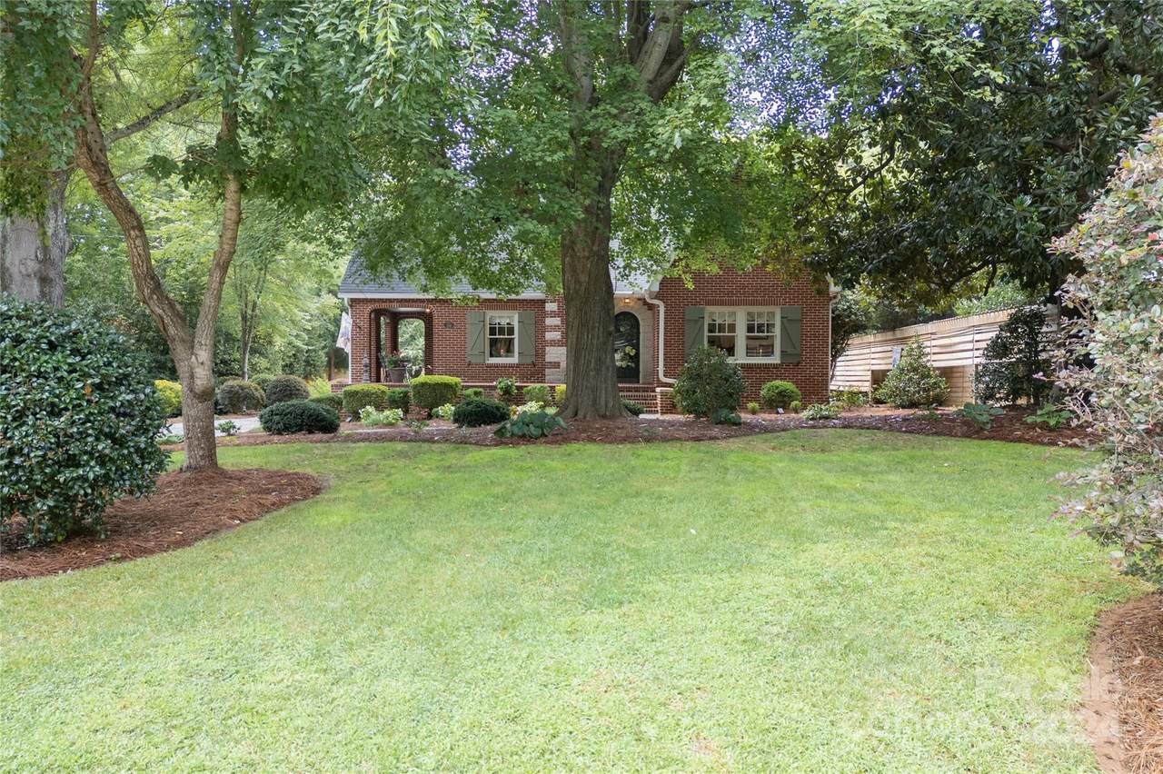 1505 Statesville Boulevard - Photo 1