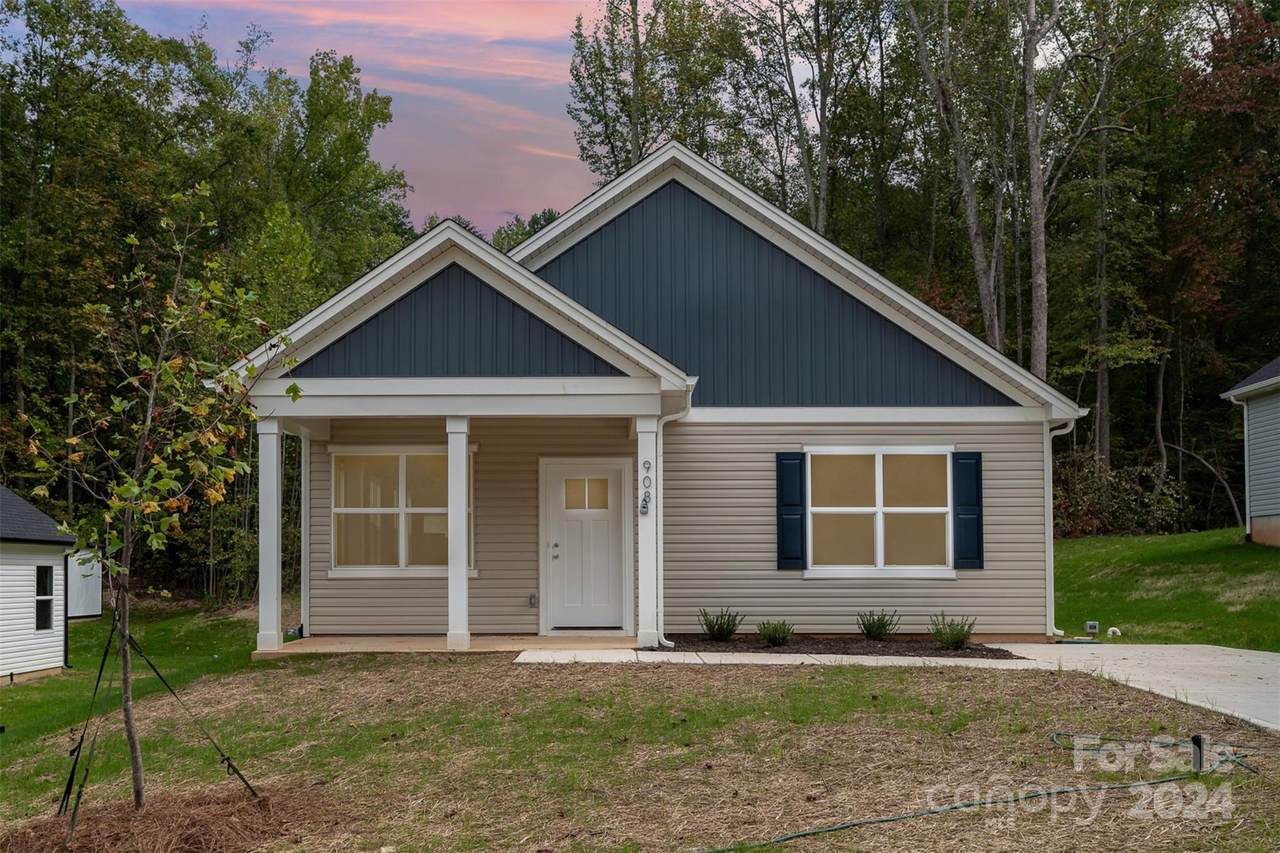 908 8th Street - Photo 1