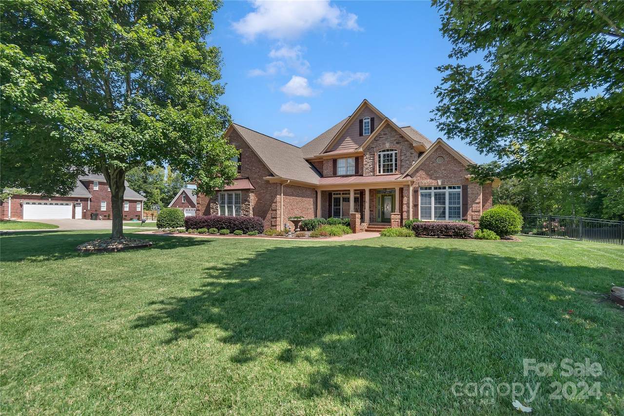 312 Wintergreen Court - Photo 1