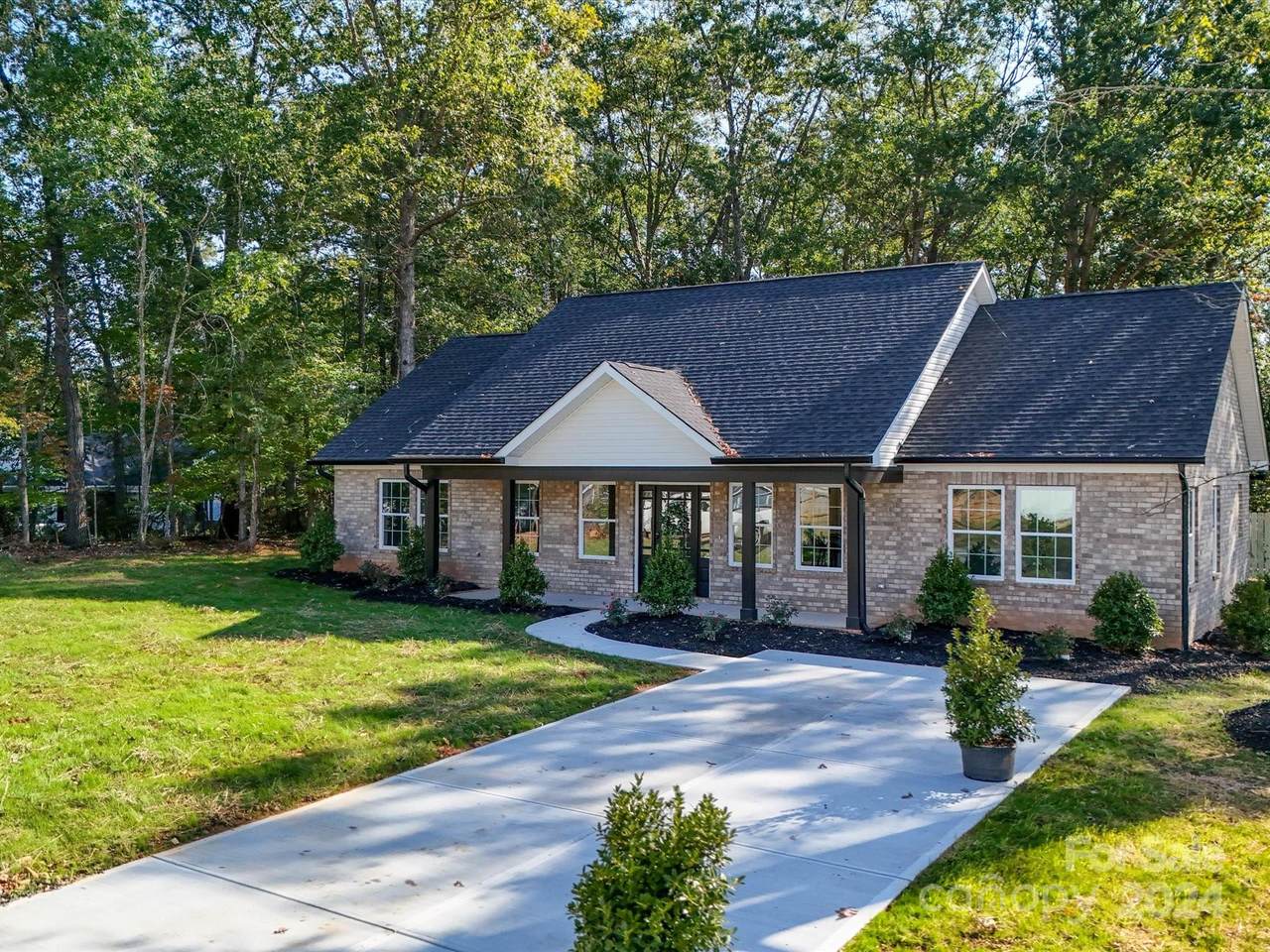 40 Ridgecrest Avenue - Photo 1