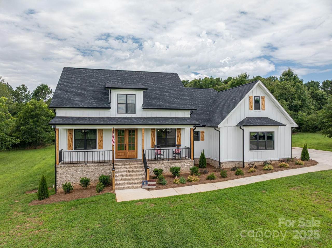 615 Sandycrest Drive - Photo 1