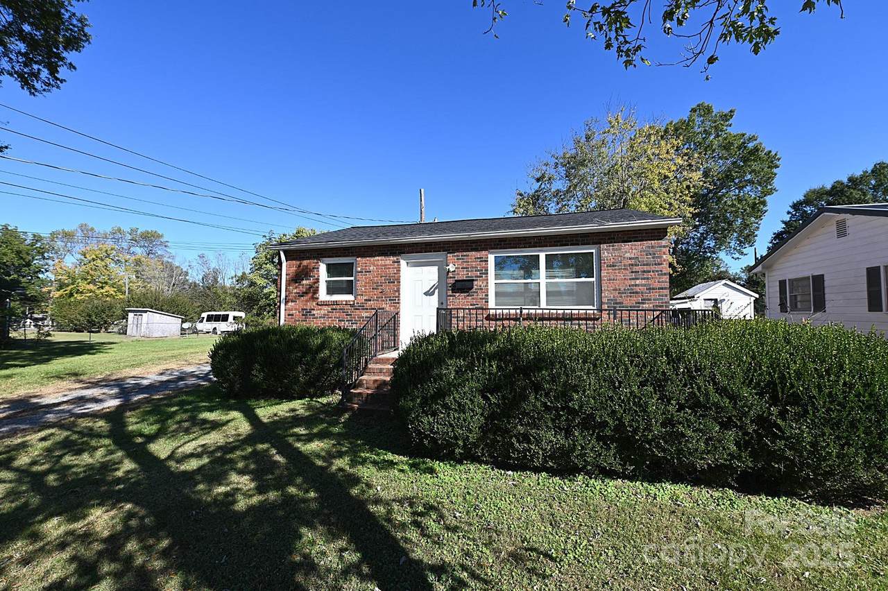 125 Ervin Avenue - Photo 1