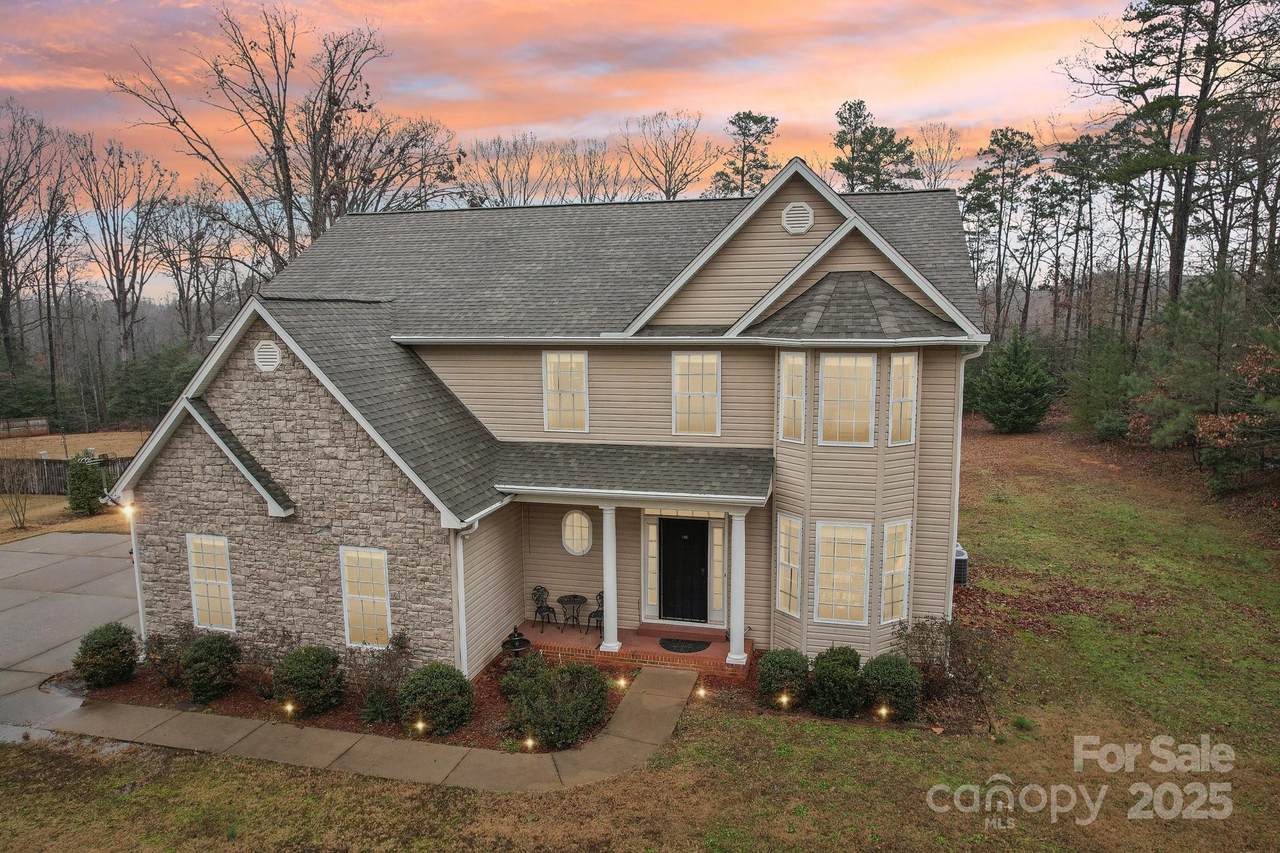 308 Crestview Lane - Photo 1