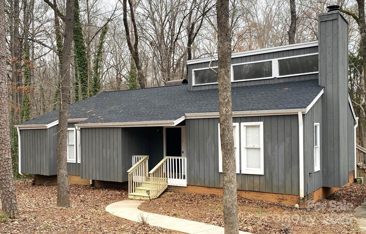 958 Sherwood Circle - Photo 1