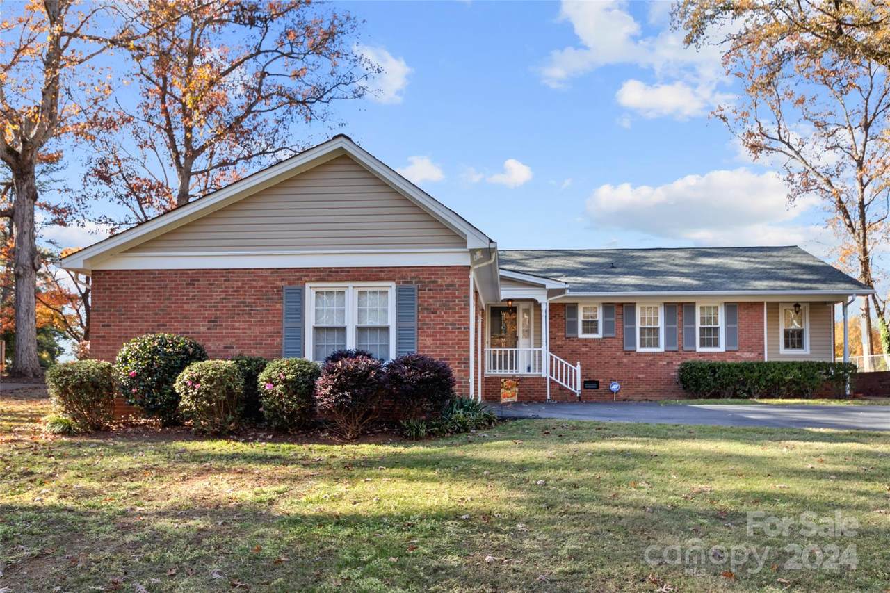 1204 White Oaks Circle - Photo 1