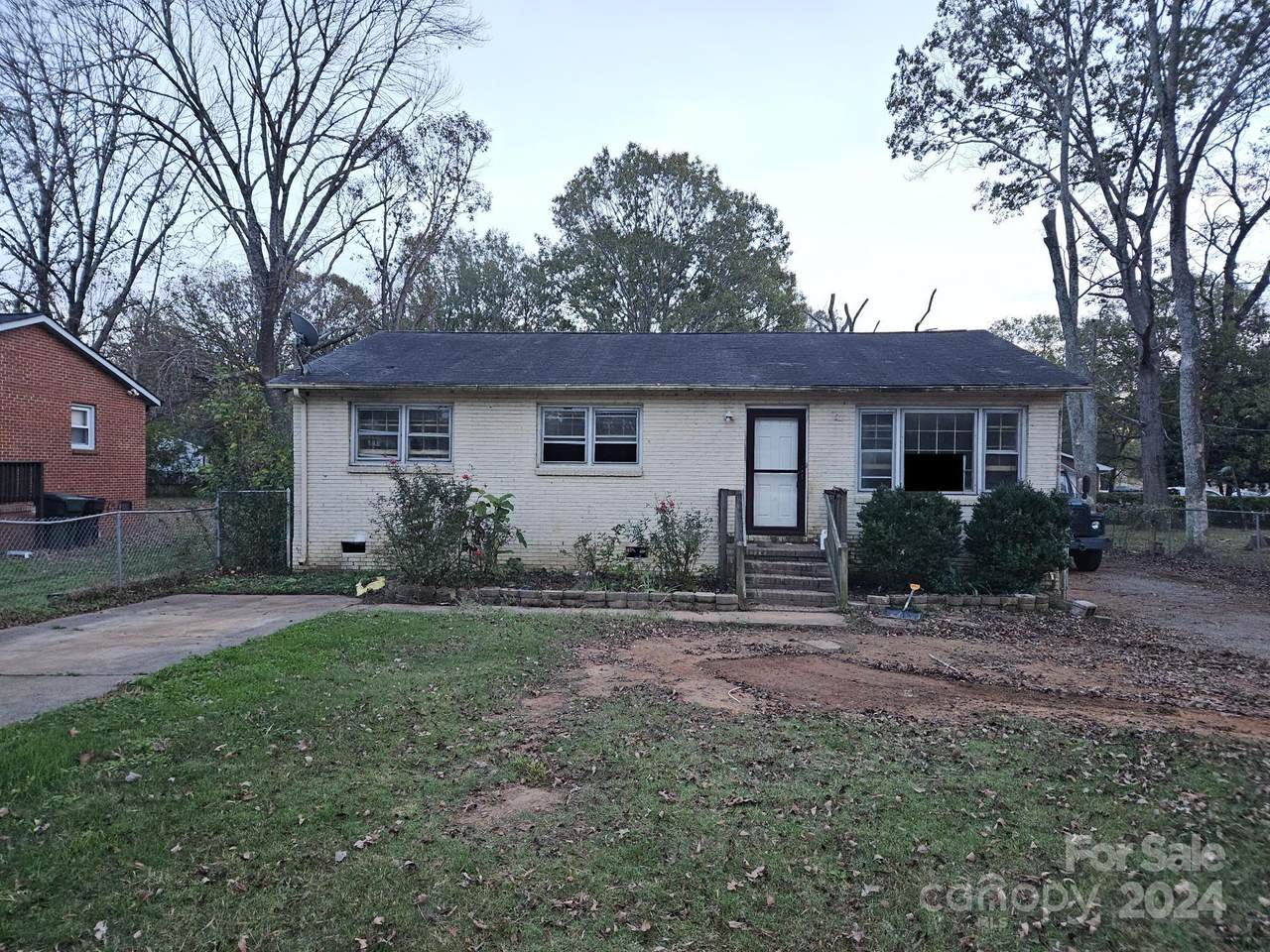 934 Pebble Road - Photo 1