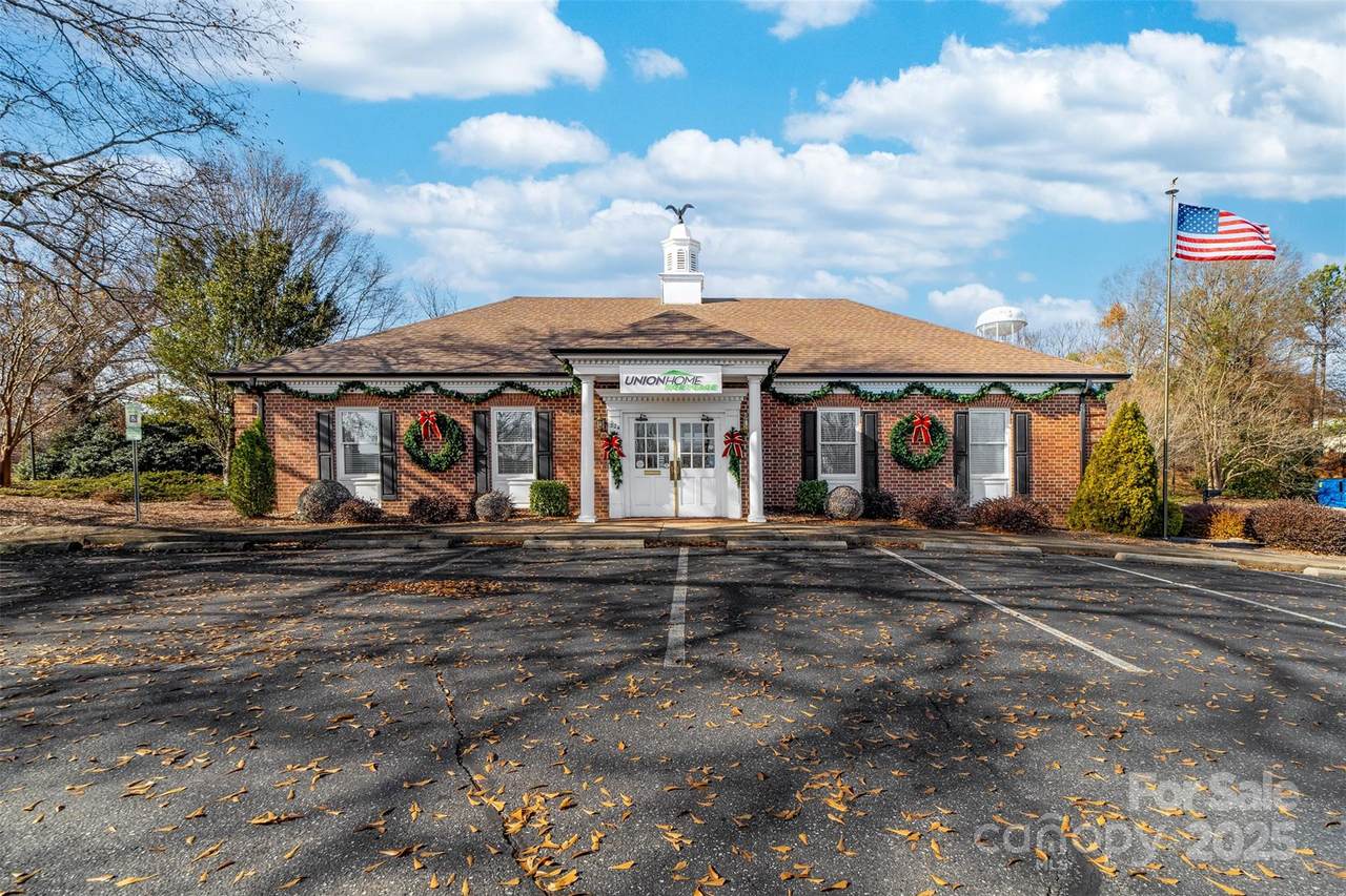 824 Dekalb Street - Photo 1