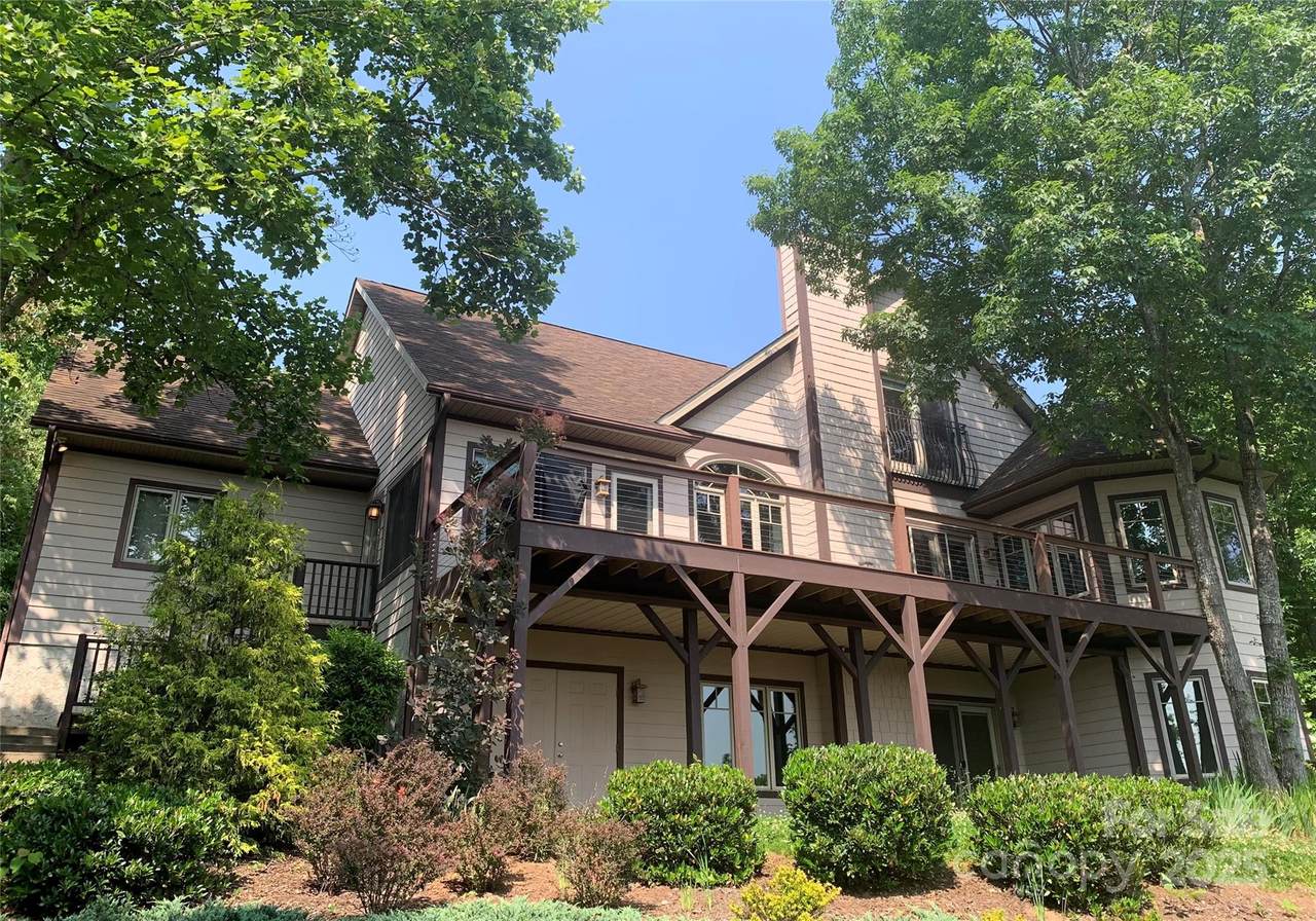 142 Twin Courts Drive - Photo 1