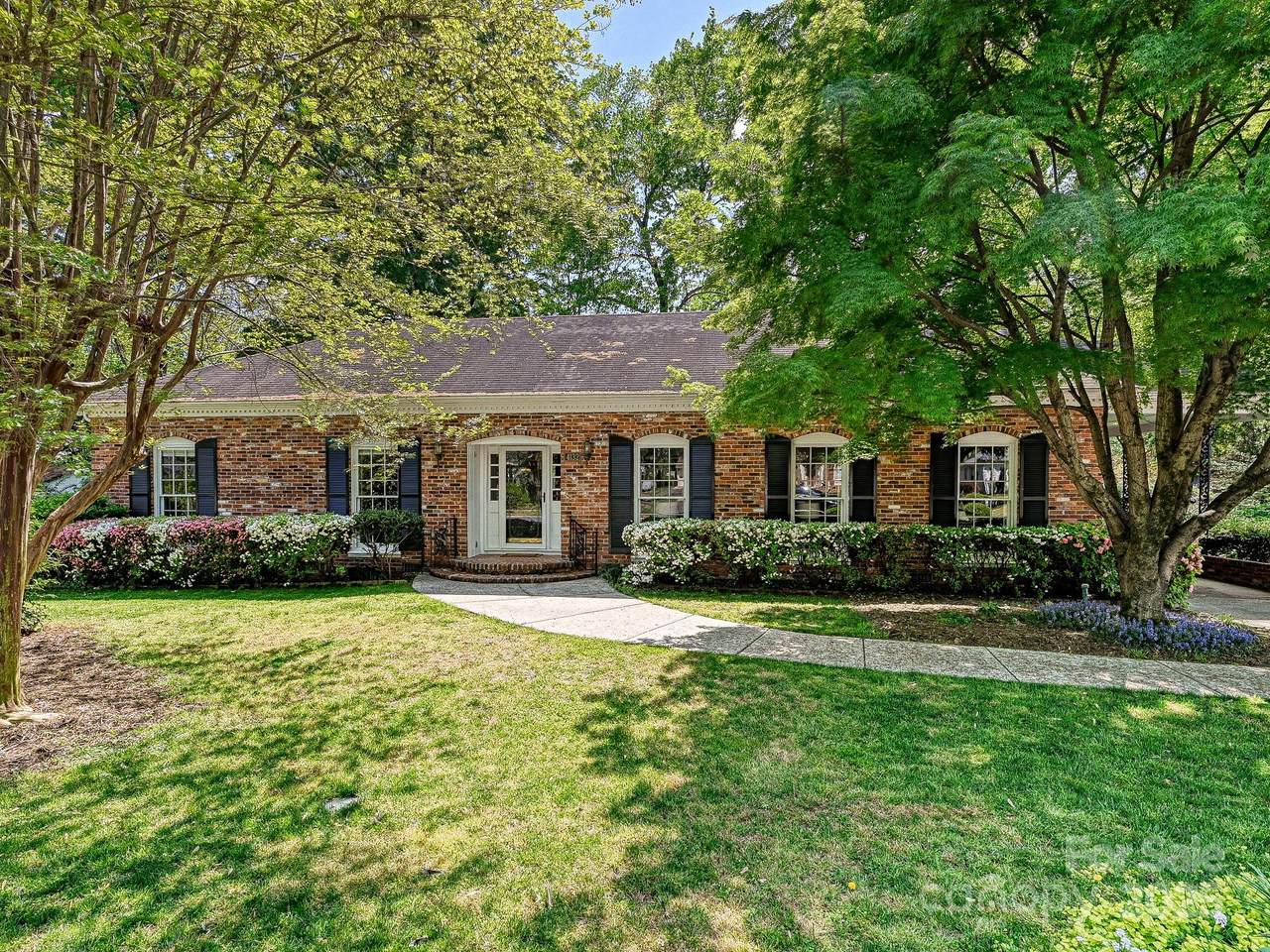 4132 Sulkirk Road - Photo 1
