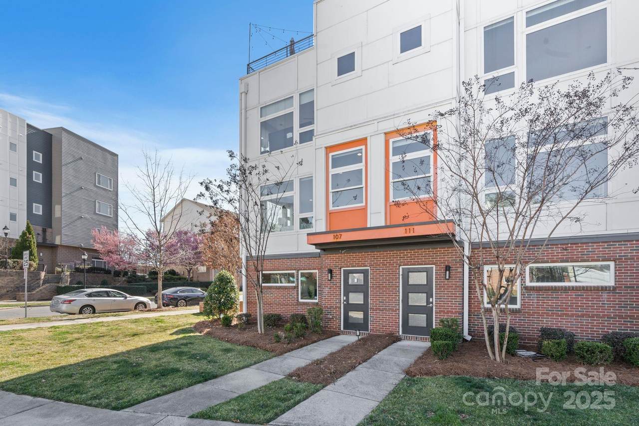 107 Poindexter Drive - Photo 1