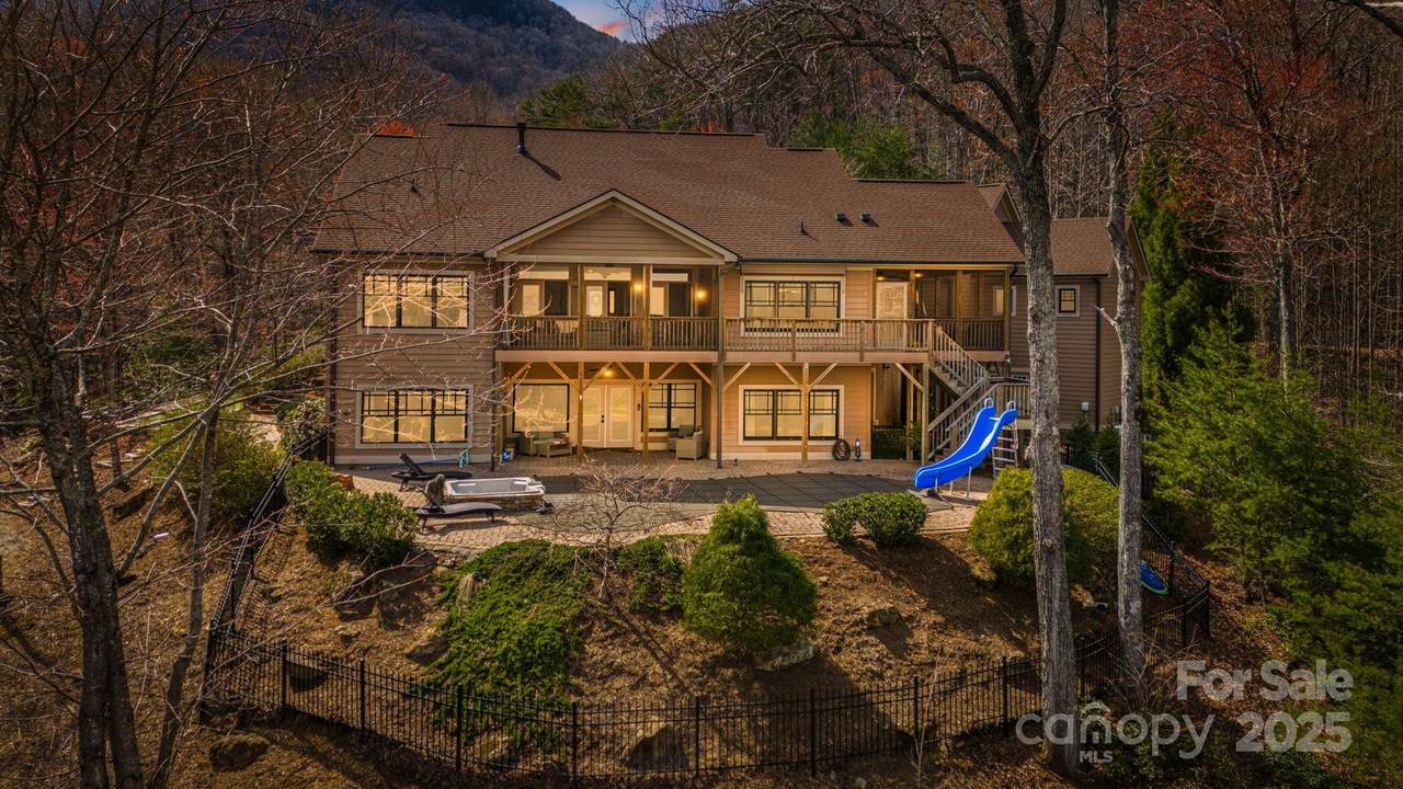 135 Anthony Court - Photo 1
