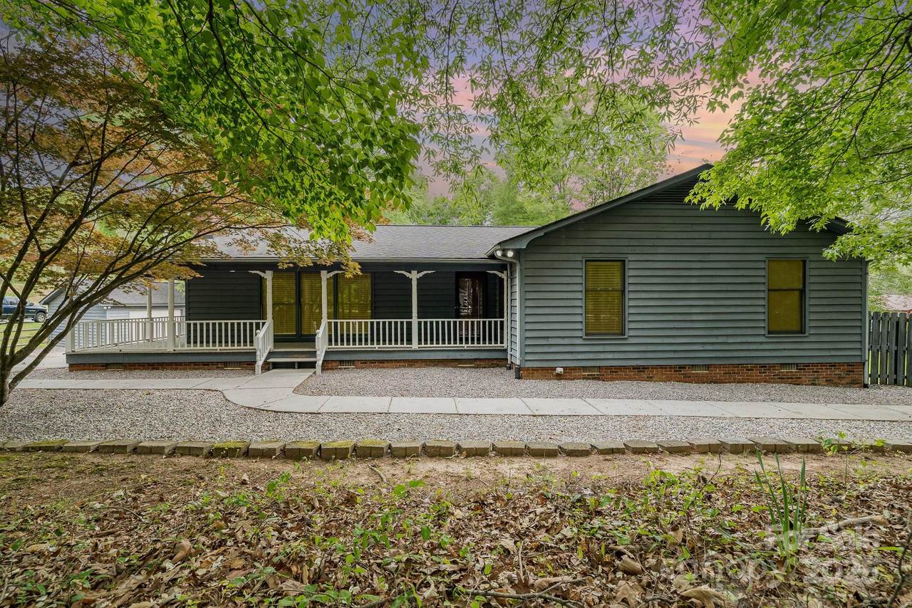 8850 Hills Dell Drive - Photo 1