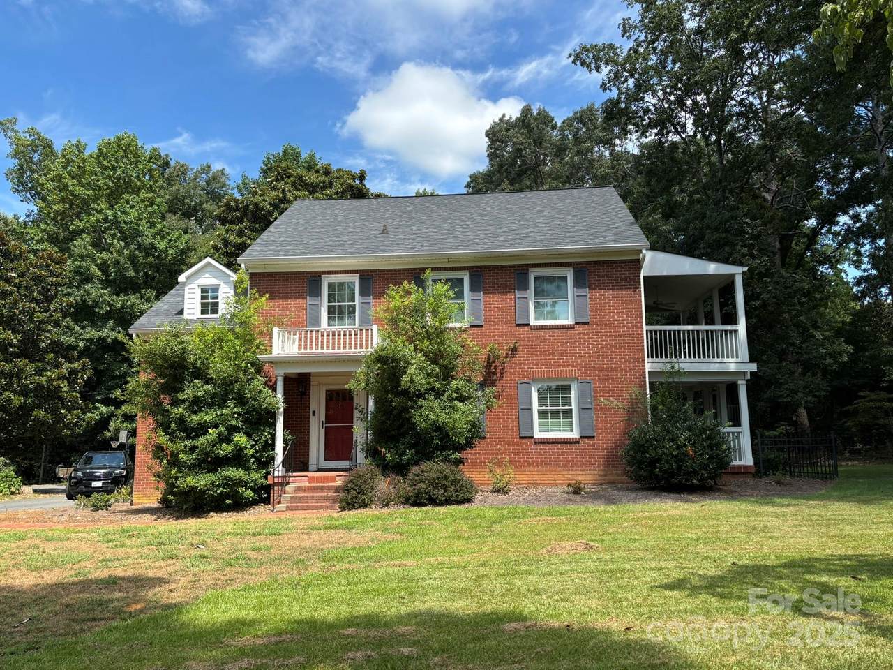 215 Biscoe Road - Photo 1