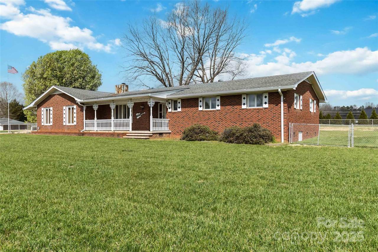 5643 Twinkle Drive - Photo 1