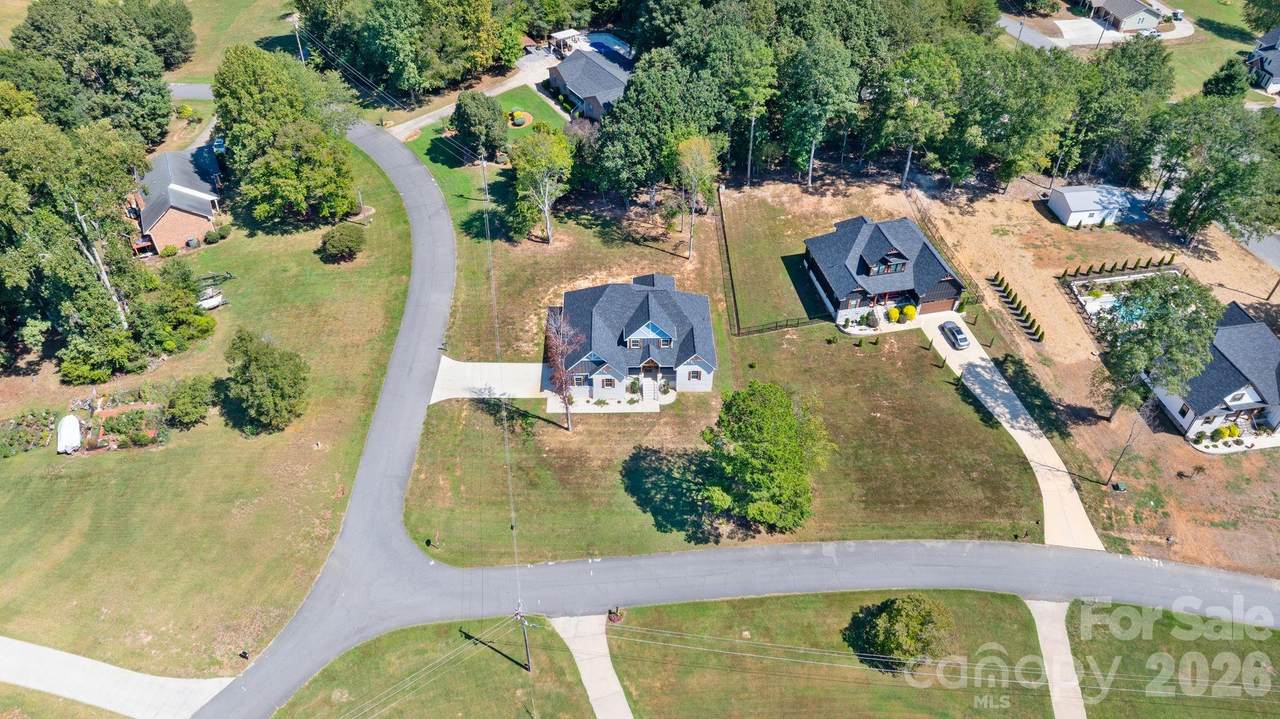 167 Harbor Point Drive - Photo 1