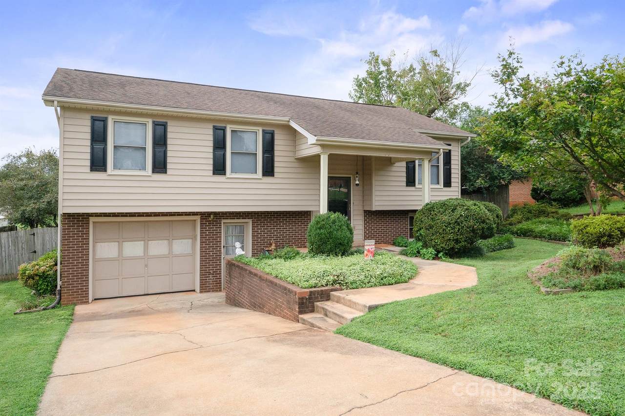 409 Cardinal Drive - Photo 1