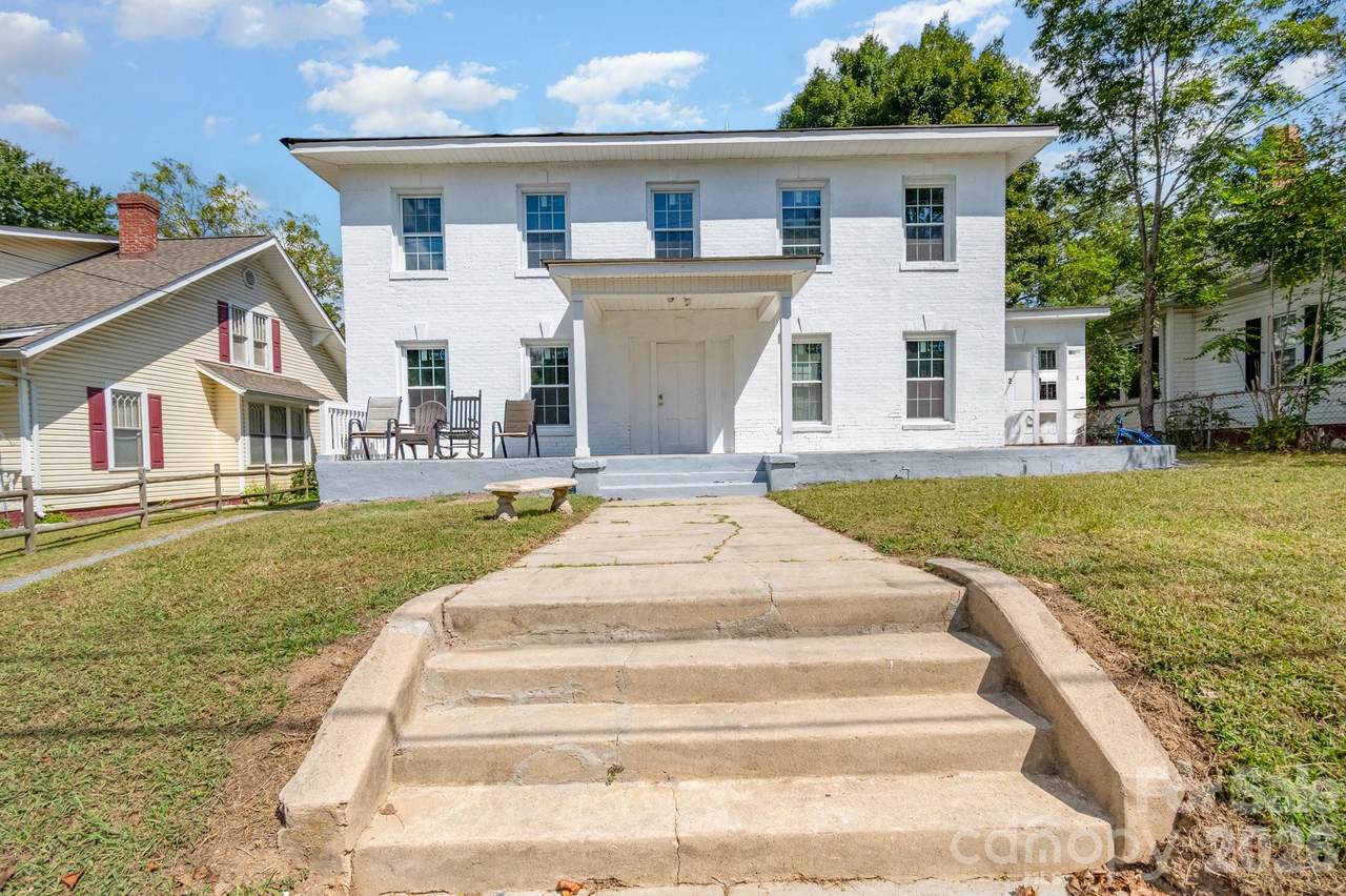 604 Wentworth Street - Photo 1