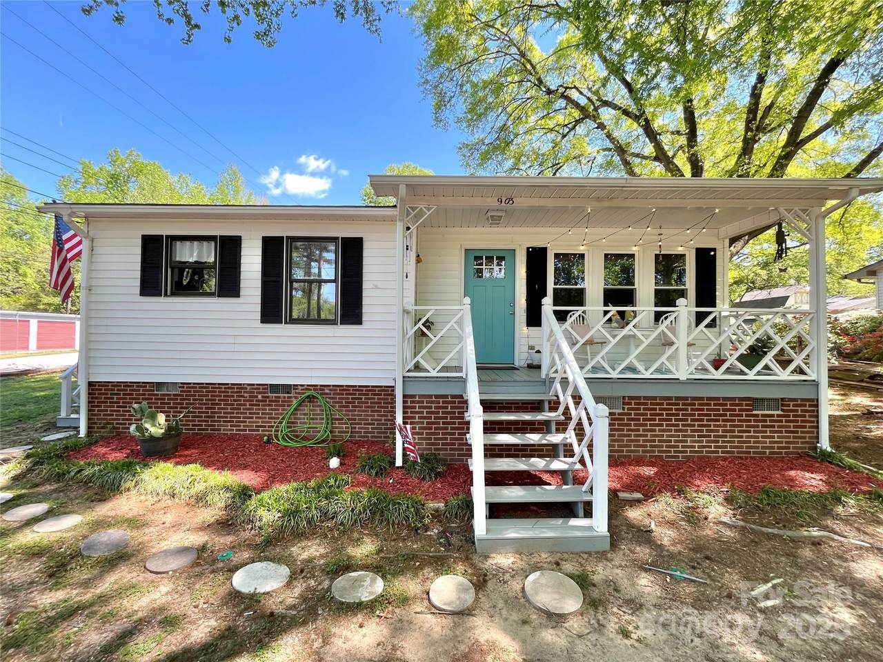 903 Lakeview Street - Photo 1