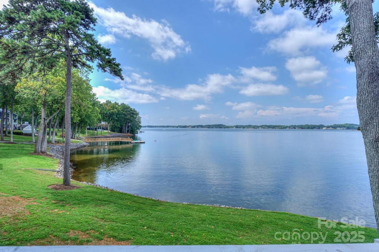 368 Northwest Drive - Photo 1