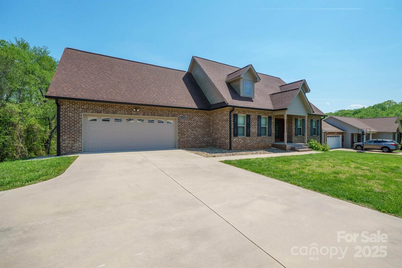 1592 Farmington Hills Drive - Photo 1