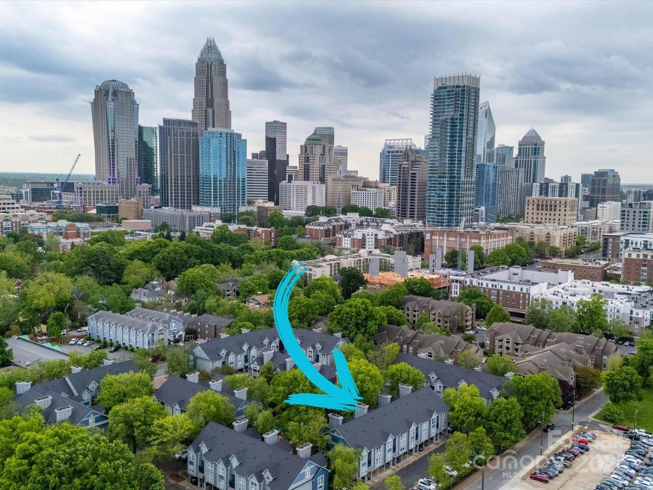 517 Graham Street - Photo 1