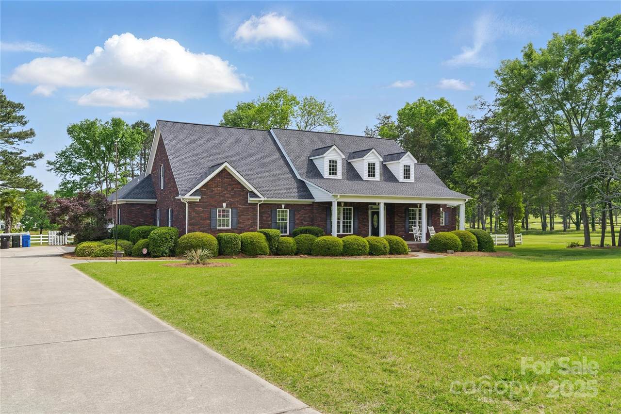 172 Fairway Circle - Photo 1