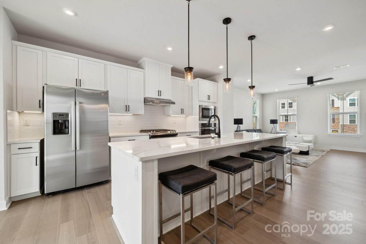 9823 Oaklawn Boulevard - Photo 1