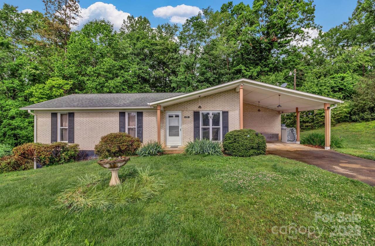 676 Arrowhead Trail - Photo 1